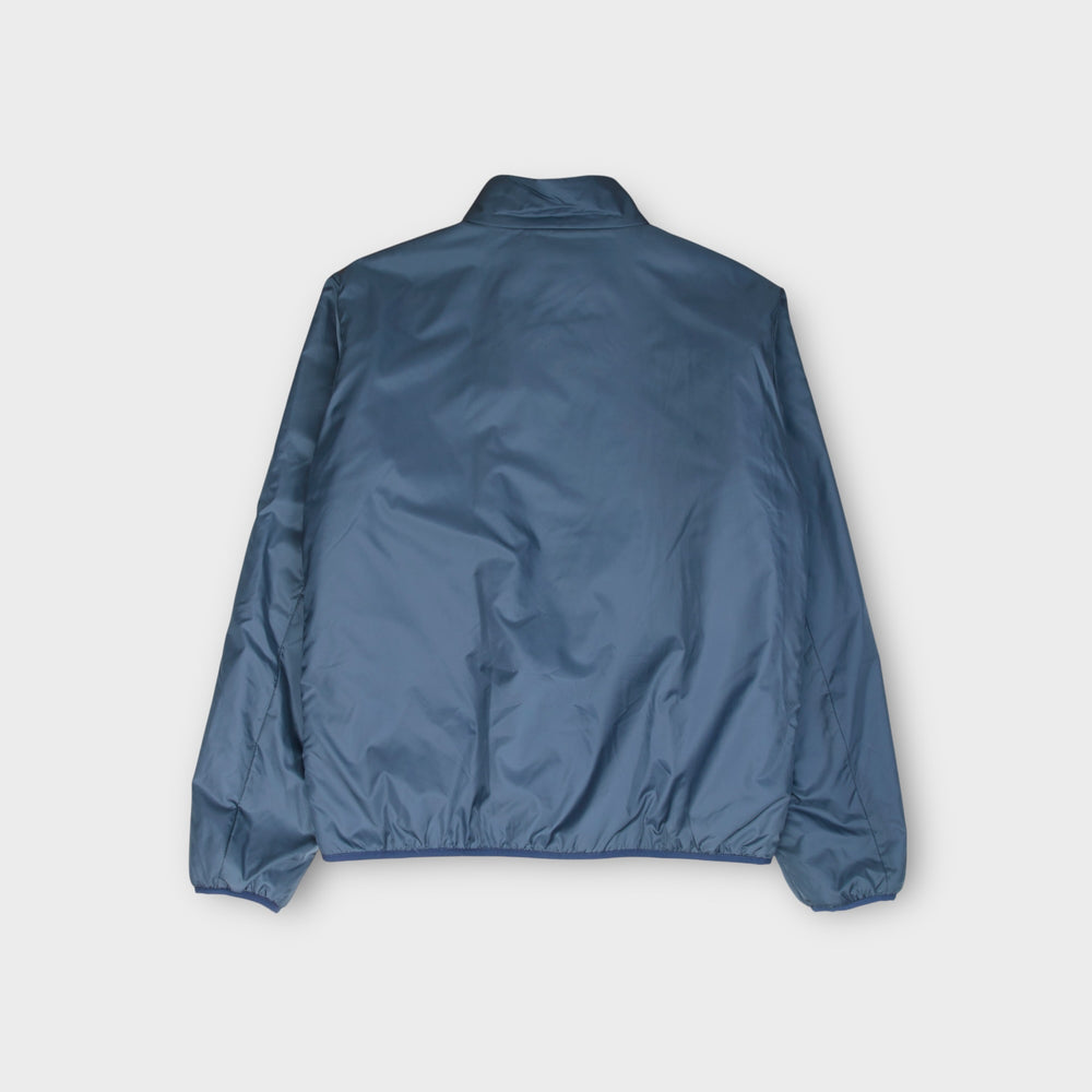 Detaljevisning af Aspesi Giubbotto JIL jakke i farven Air Force Blue