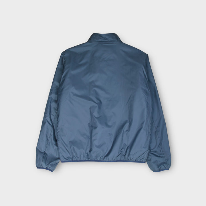 Detaljevisning af Aspesi Giubbotto JIL jakke i farven Air Force Blue