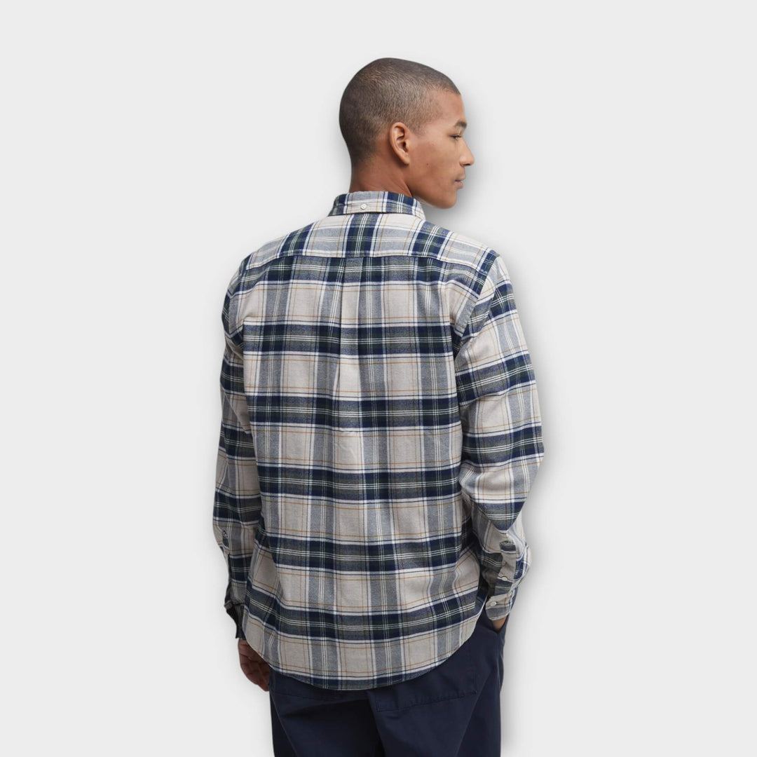 Barbour Betsom Tailored Skjorte i Sand vist bagfra på model