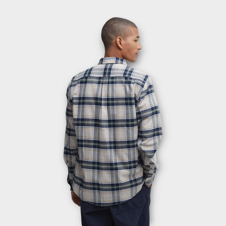 Barbour Betsom Tailored Skjorte i Sand vist bagfra på model