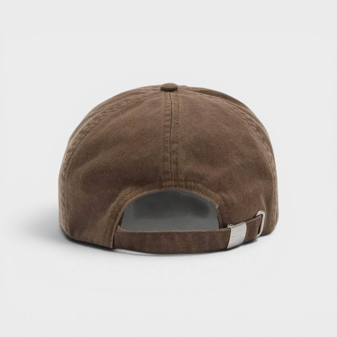 Barbour Cascade Sports Kasket i Brun set bagfra med justerbar rem og metalspænde