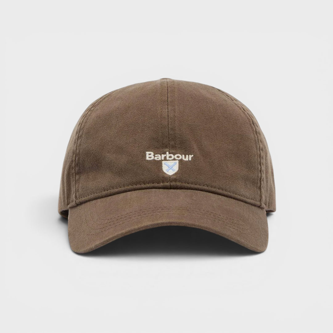 Barbour Cascade Sports Kasket i Brun set direkte forfra med broderet Shield-logo