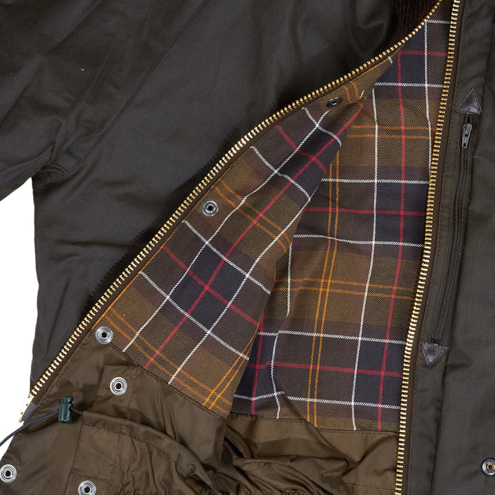 - Indvendig detalje af tartanfor lynlås og inderlomme på Barbour Transport Jakke i Olive