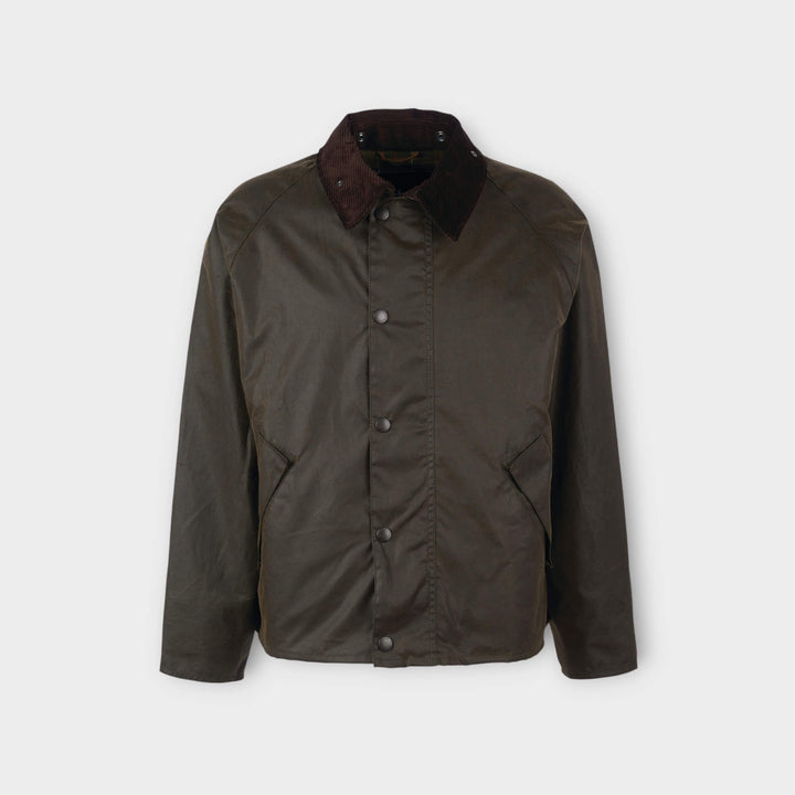 Barbour OS Transport Wax Jakke i Olive set forfra med fløjlskrave og frontlommer