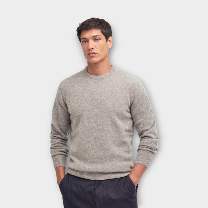 Barbour Patch Strik i Sand vist forfra på model