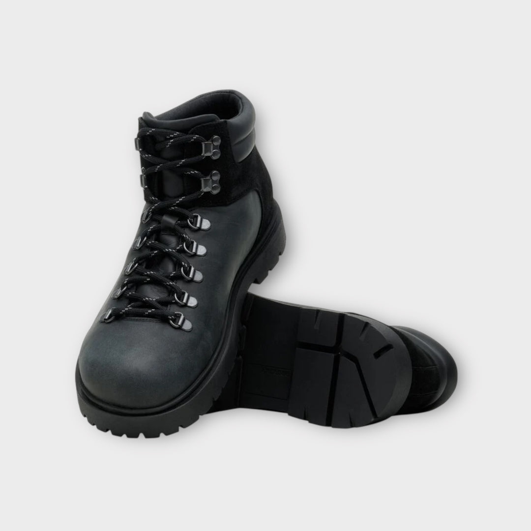 Klassisk Birkenstock Jackson 2.0 i sort til hverdag