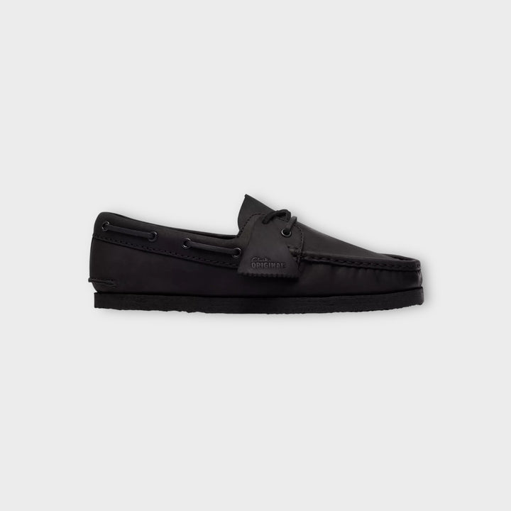 Clarks Godney Boat i Black Leather set forfra med klassisk bådsko-design.