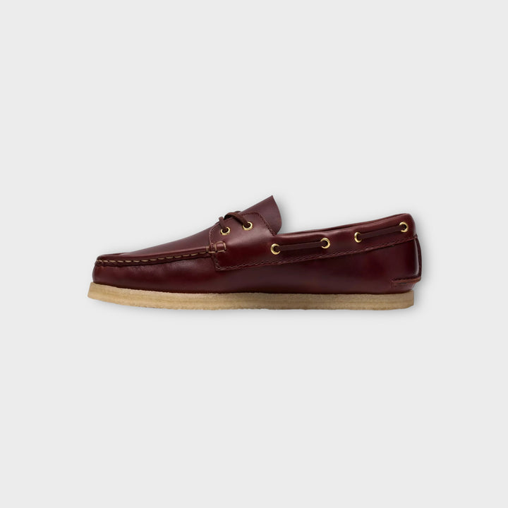 Sidesyn af Clarks Godney Boat i British Tan Leather med traditionel bådsko-silhuet.
