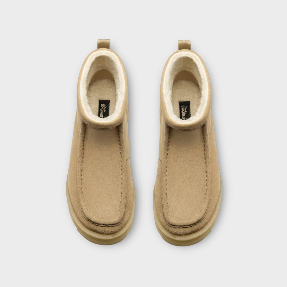 Clarks Originals Meare Rooey i Dark Sand Warmlined sko vist fra siden