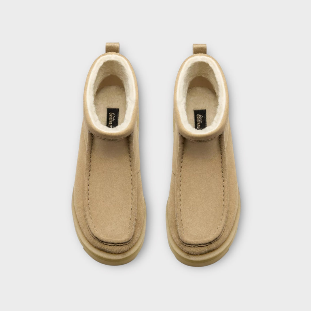 Clarks Originals Meare Rooey i Dark Sand Warmlined sko vist fra siden