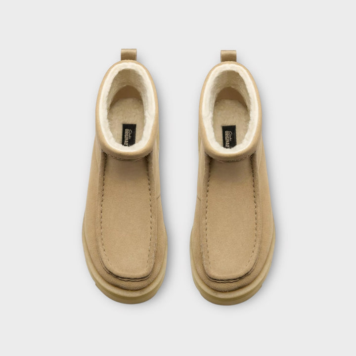 Clarks Originals Meare Rooey i Dark Sand Warmlined sko vist fra siden