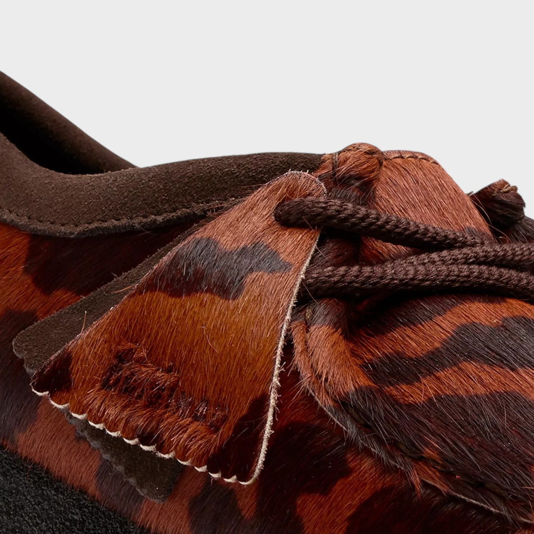 Clarks Wallabee Cow Print i brun – AW25 Hair-On Pack