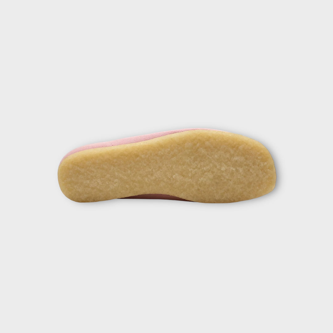 Detalje af Clarks Wallabee i Light Pink Suede med ruskindsoverdel.