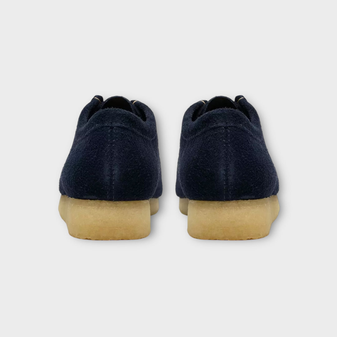 Detalje af Clarks Wallabee i Navy Suede med ruskindsoverdel.