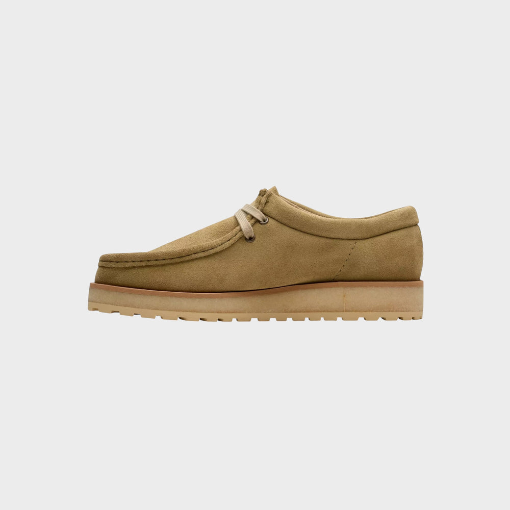 Clarks Wallabee Scout Lo sneakers i Dark Sand Suede vist som par