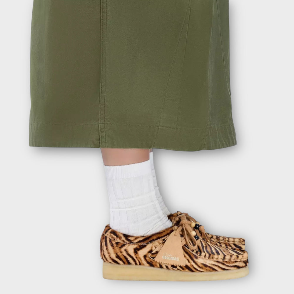 Clarks Wallabee Tiger Print sko vist som par fra skrå vinkel