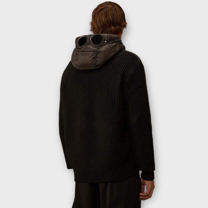 C.P. Company Extrafine Merino Wool Goggle Sweater set forfra med lynlås.