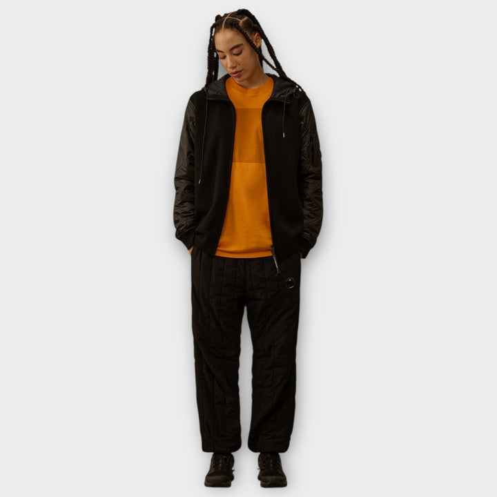 C.P. Company Extrafine Merino Wool Mixed Hooded Zip Sweater med Lens-mærke på ærmet.