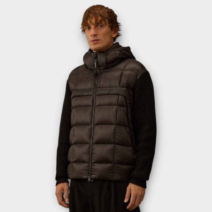 C.P. Company Goggle Sweater i ekstra fin merinould og D.D. Shell-paneler.