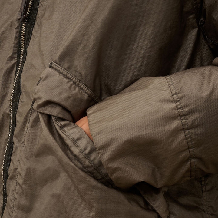 Ikonisk Goggle-hood med linser på C.P. Company Goggle Down Jacket Opal