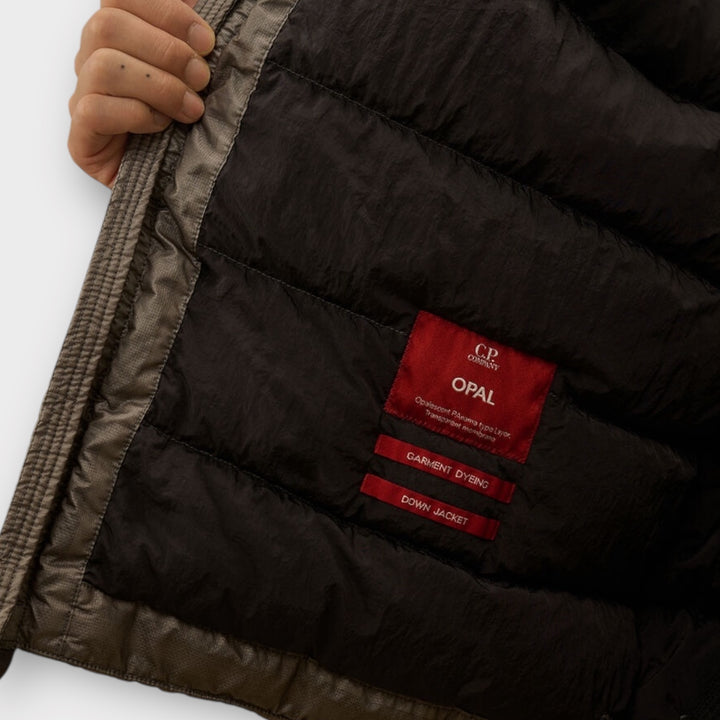 C.P. Company Goggle Down Jacket Opal – moderne urban jakke i vandafvisende materiale