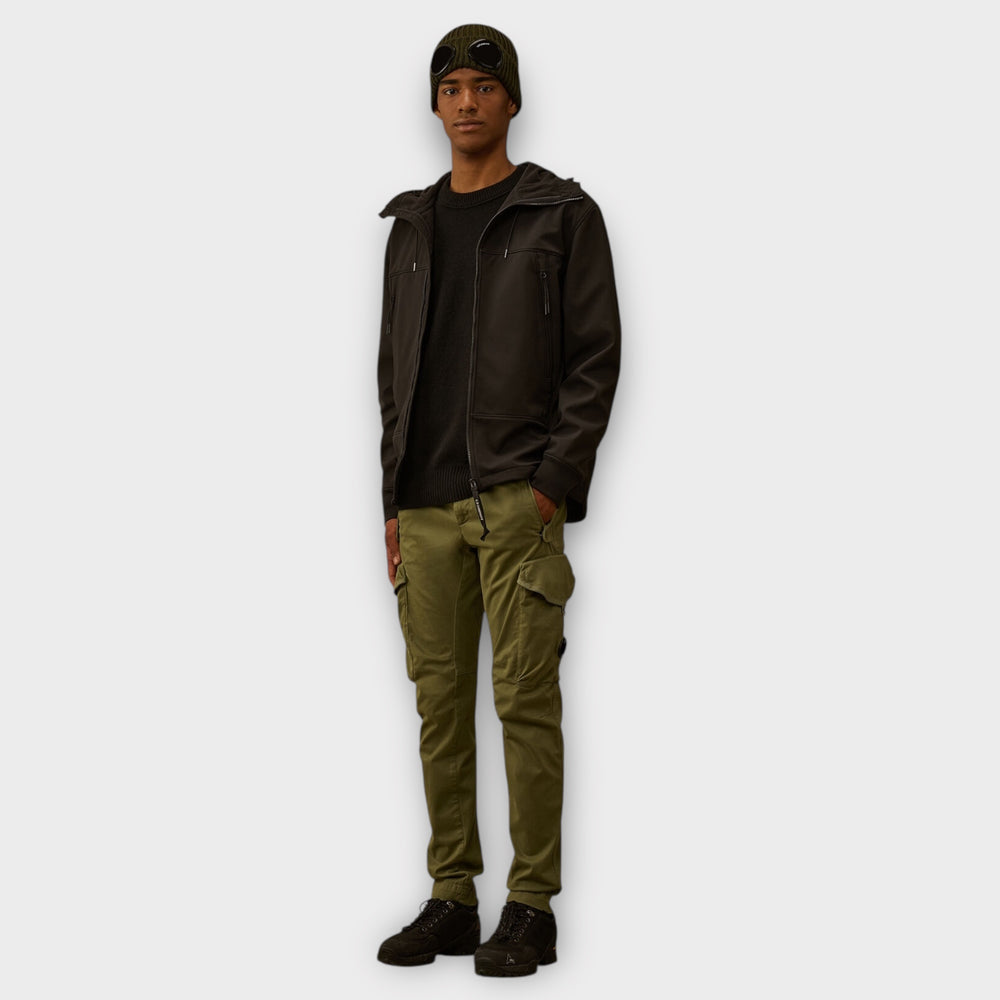 C.P. Company Lambswool GRS Lens Crewneck i sort set forfra.