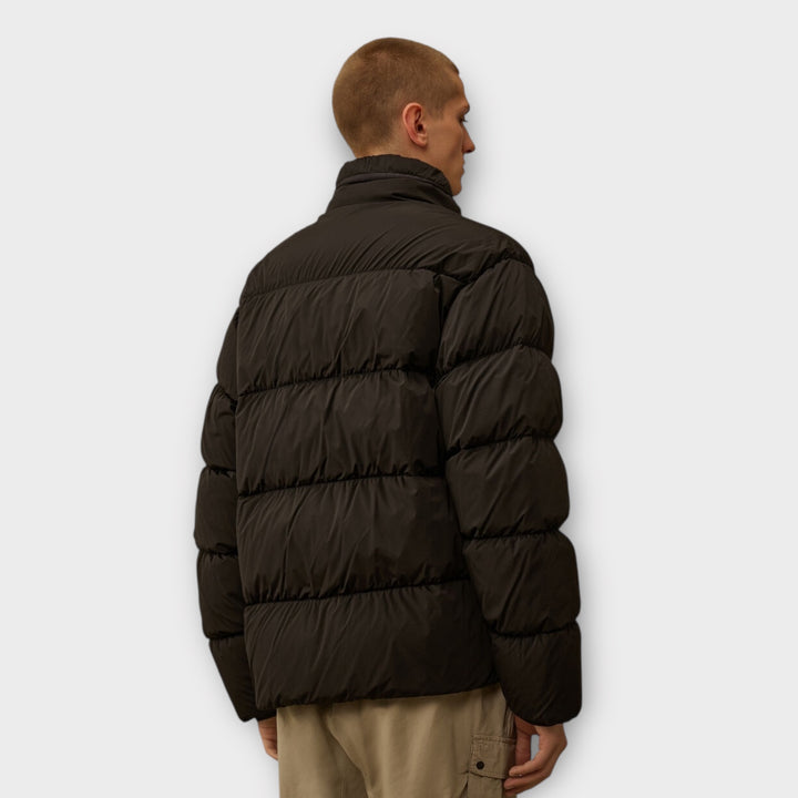 C.P. Company Nycra-R Down jakke i sort nuance.