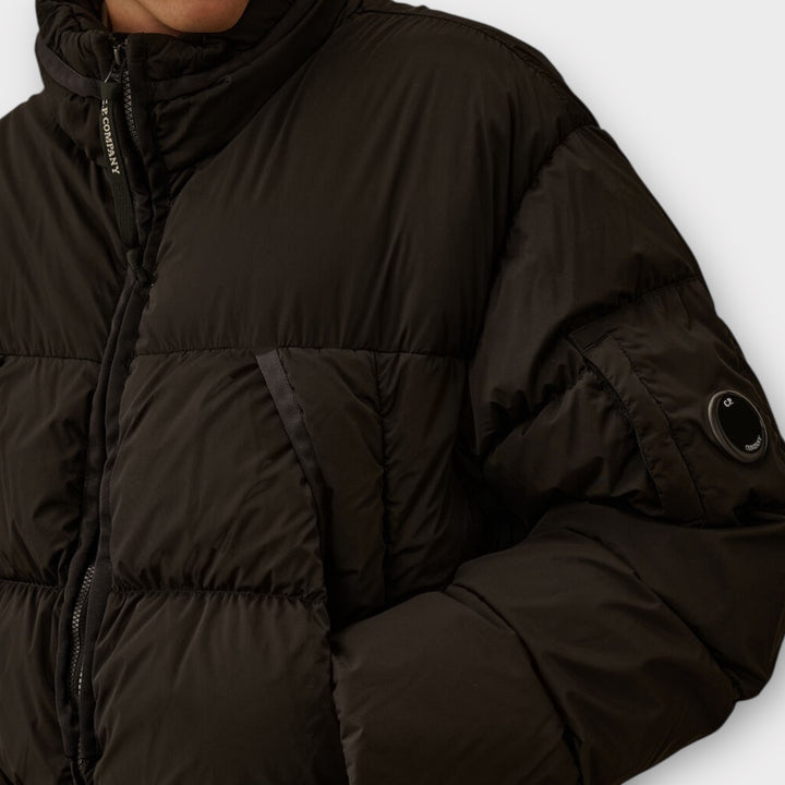 C.P. Company Nycra-R Hooded jacket i sort farve.