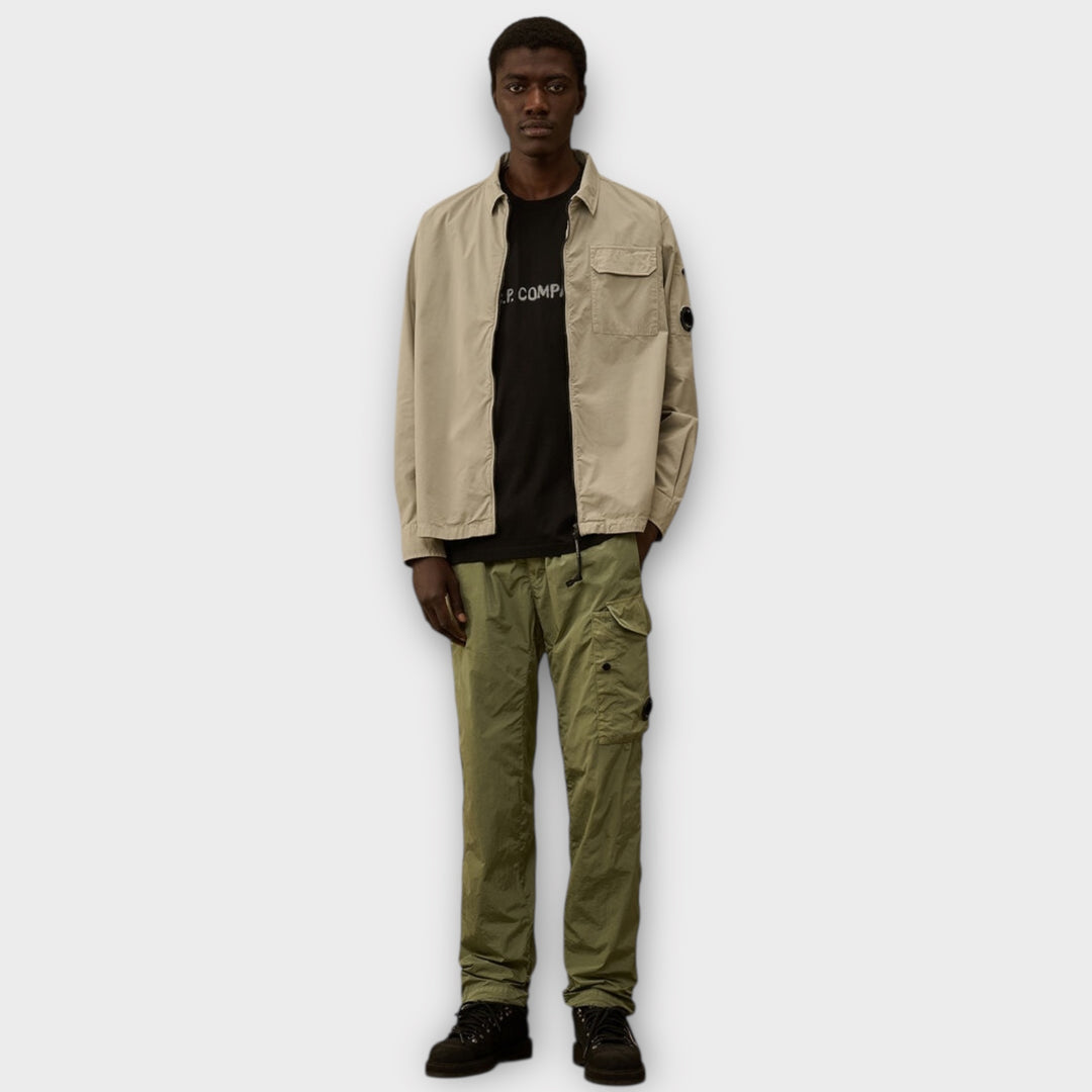 C.P. Company Organic Gabardine Zip Overshirt grey close-up af stof.