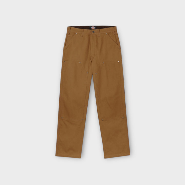 Dickies Duck Canvas Bukser i Duck Brown, set fra fronten, med en klassisk og robust design.