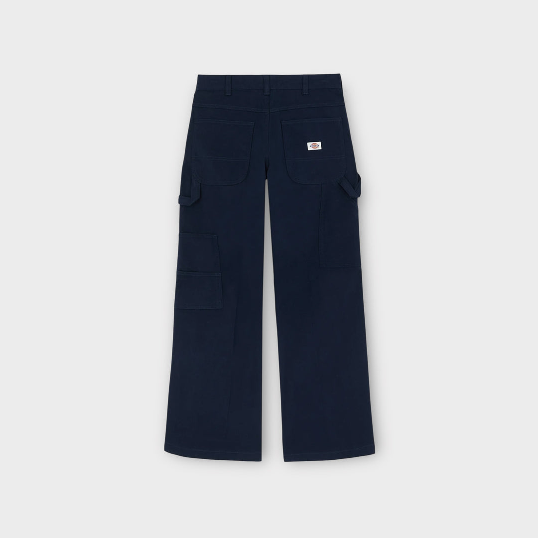 Nærbillede af Dickies-logo på Oliver Springs Painter Bukser i navy