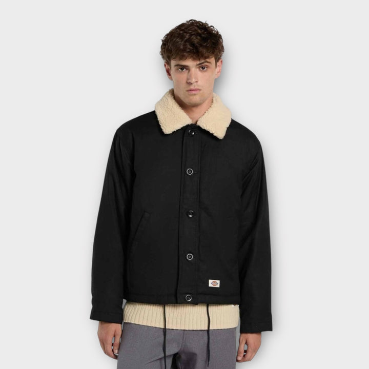 Sort voksbehandlet jakke fra Dickies