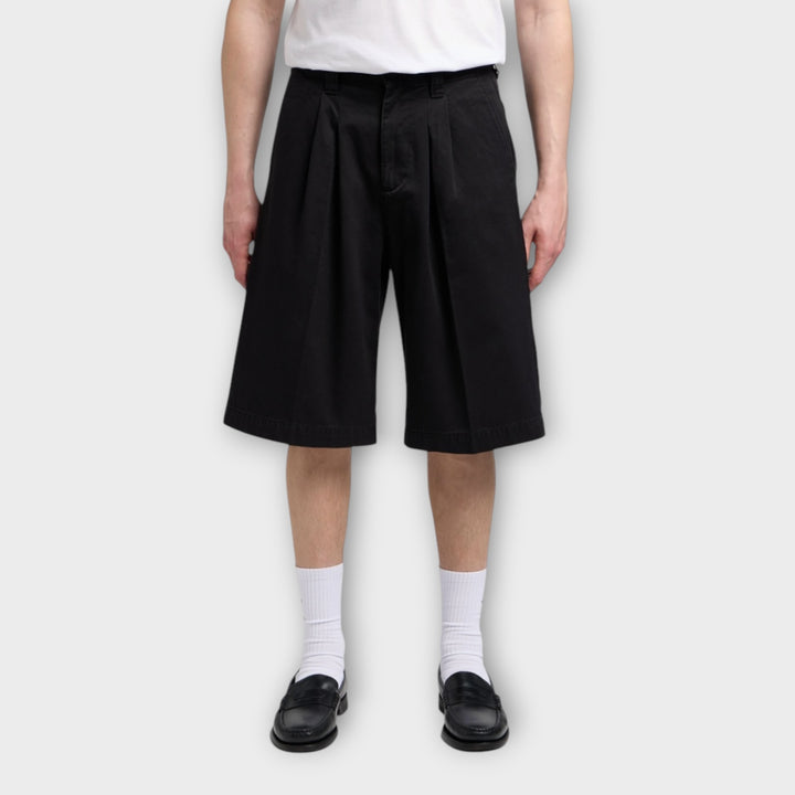Edwin sorte shorts med minimalistisk design til sommer
