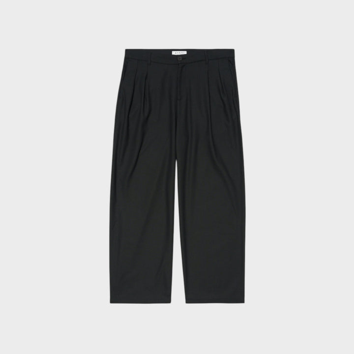 Edwin Alden Pant i Black med relaxed fit.