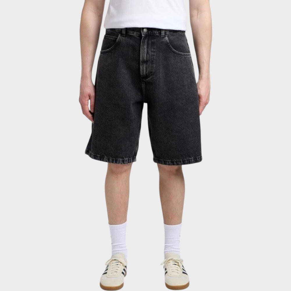 Sorte Edwin worker shorts med streetwear inspireret look