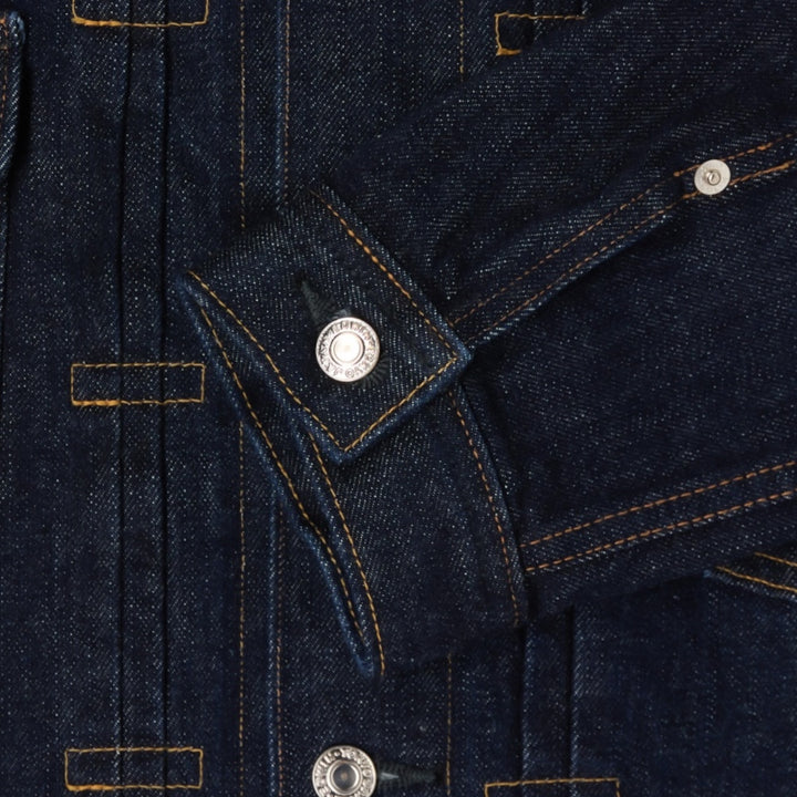 Edwin blue rinsed denimjakke stylet til casual outfit