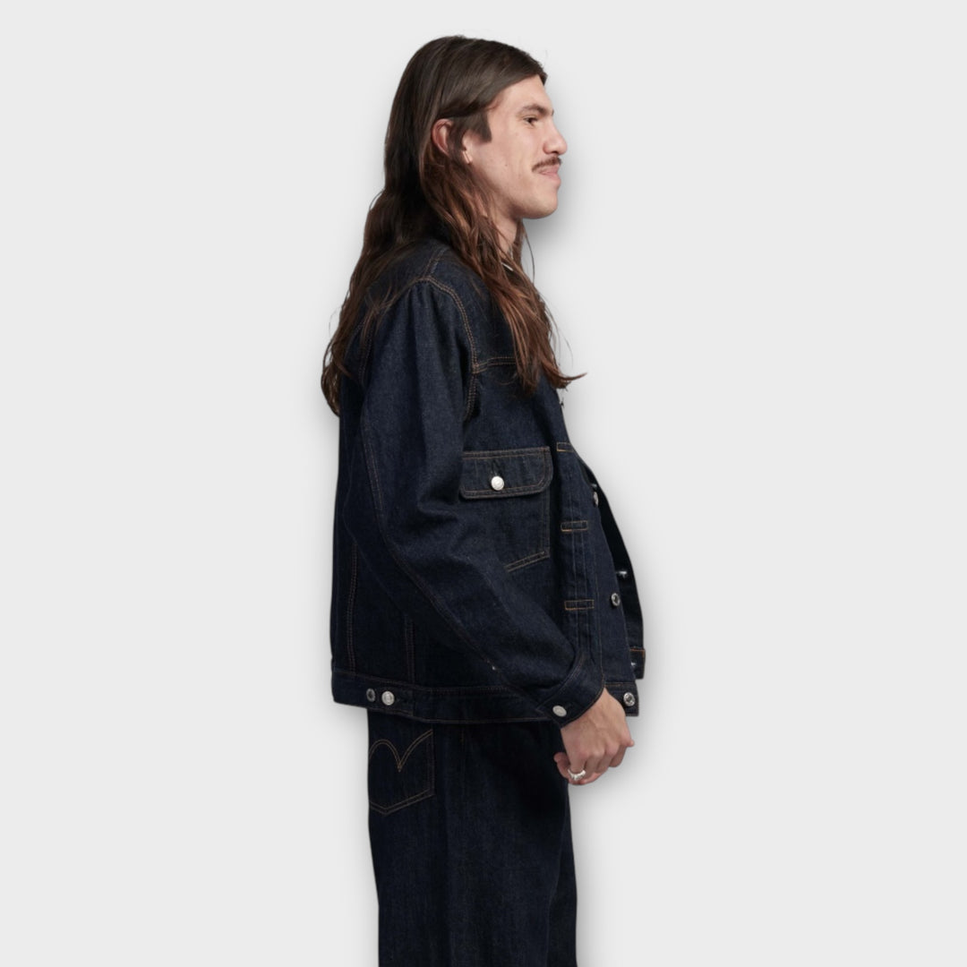 Front view af Edwin Denim Jacket i blue rinsed