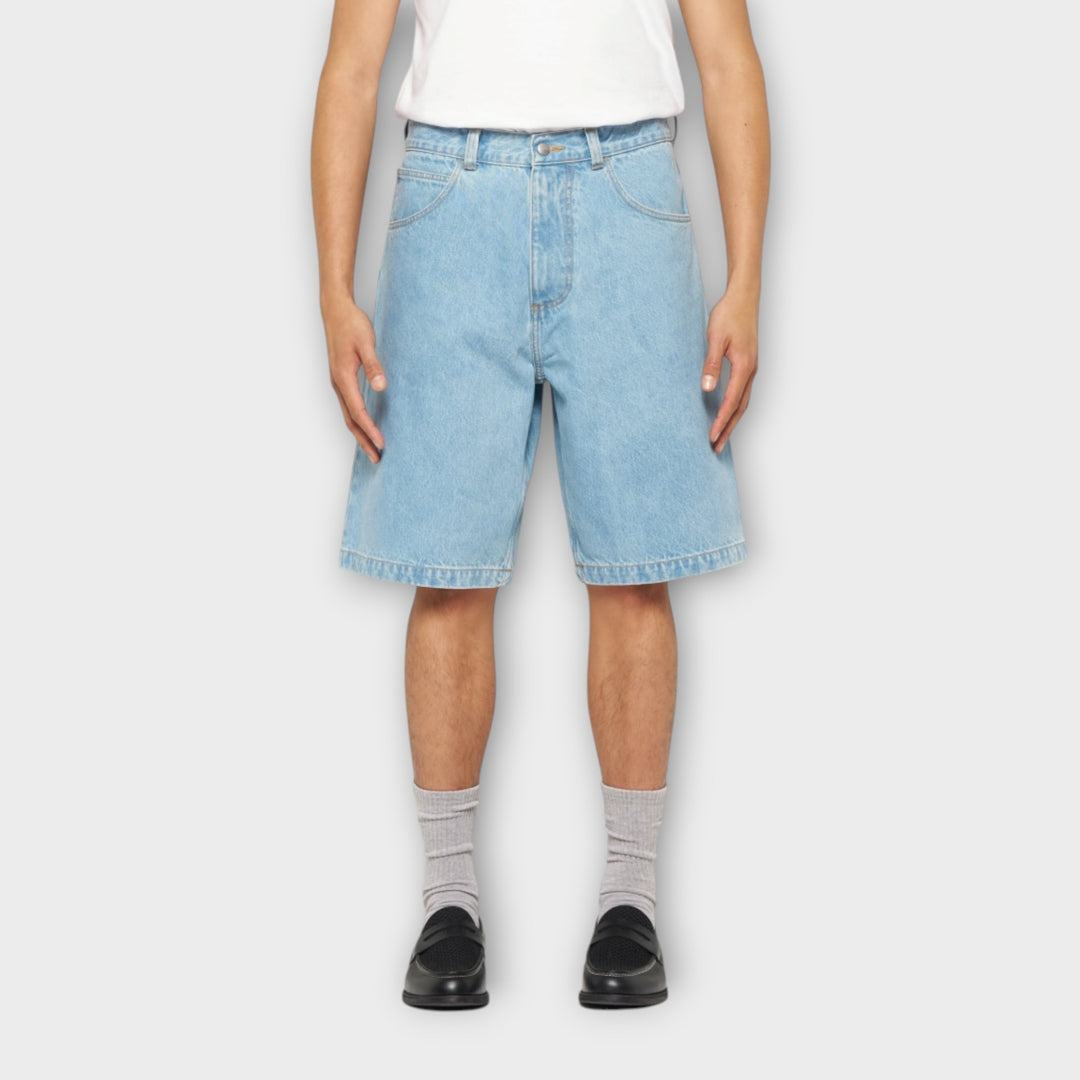 Denim shorts fra Edwin i heavy wash med workwear design
