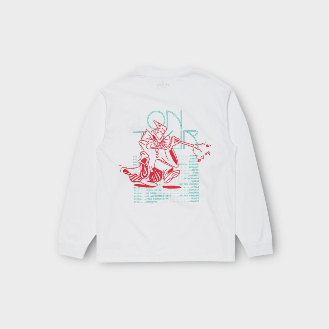 Edwin EMC On Tour Longsleeve i hvid set forfra med grafisk print.