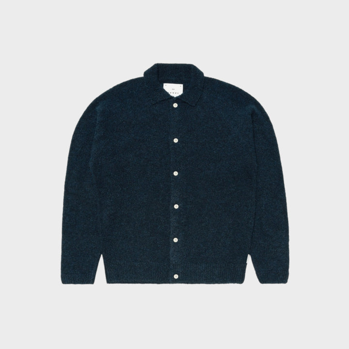Edwin Gemini Cardigan i Navy med knaplukning.