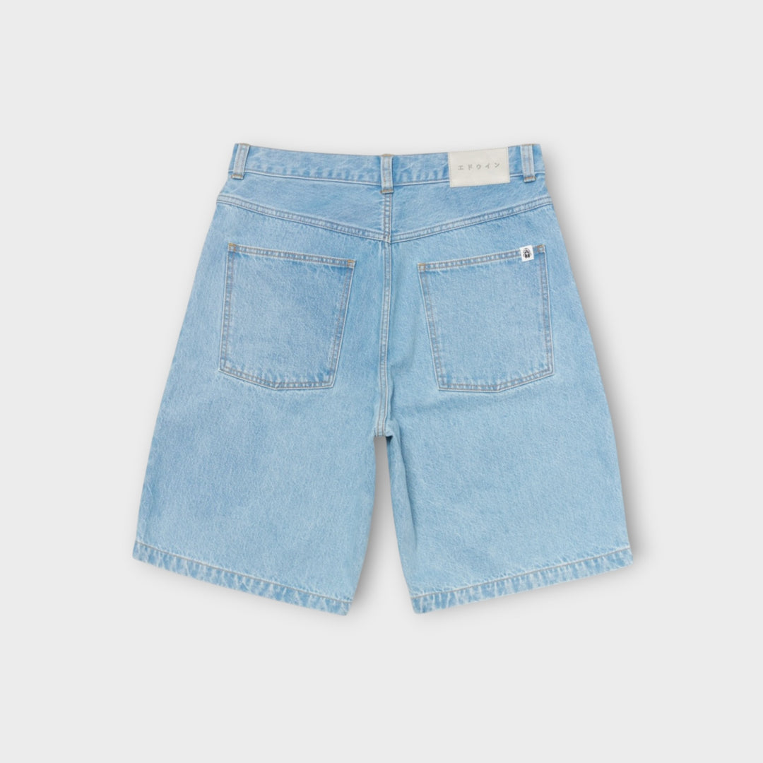 Edwin denim shorts i loose fit med slidt heavy wash finish
