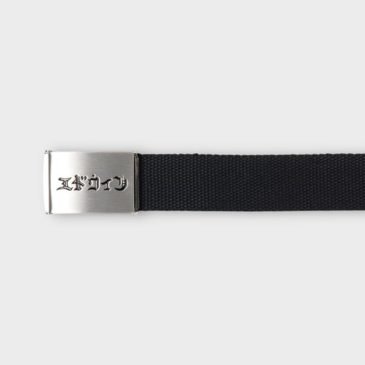 Edwin Katakana Clip Belt i sort med japansk Katakana-logo på spænde.