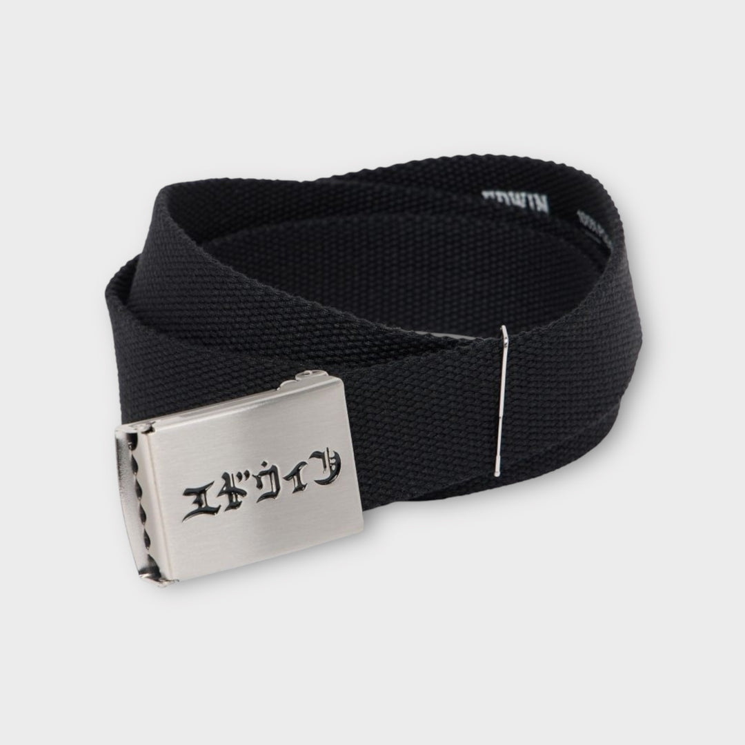 Edwin Katakana Clip Belt i sort – justerbart nylonbælte med metalspænde.