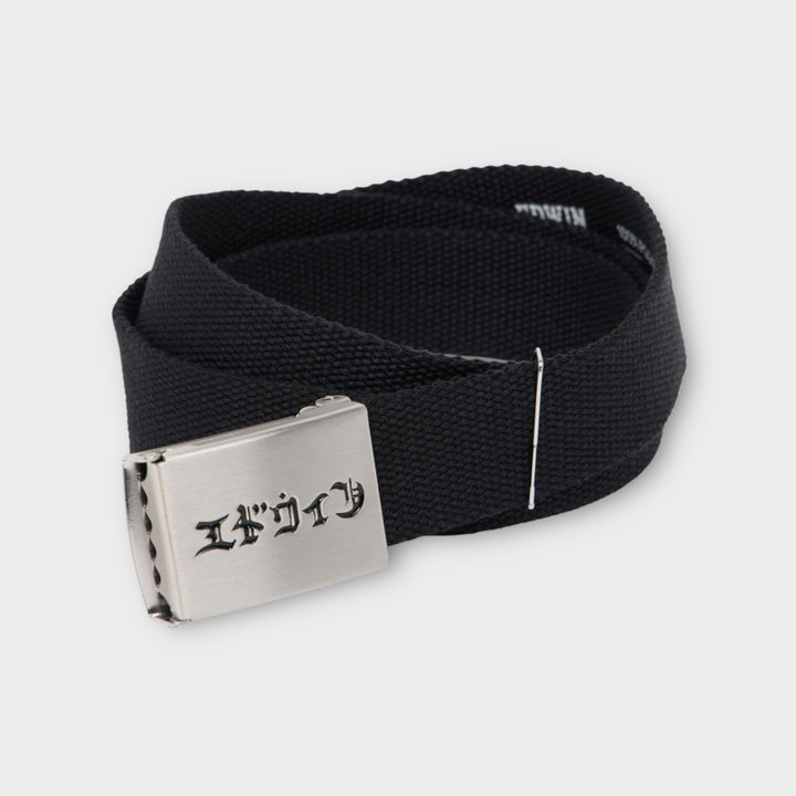 Edwin Katakana Clip Belt i sort – justerbart nylonbælte med metalspænde.