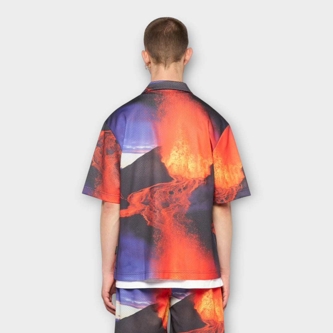 Edwin kortærmet skjorte i polyester med grafisk magma print