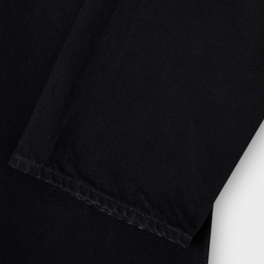 Edwin Loose Jeans i Black Unwashed vist i helhed med loose fit og afslappet silhuet.