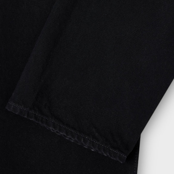 Edwin Loose Jeans i Black Unwashed vist i helhed med loose fit og afslappet silhuet.