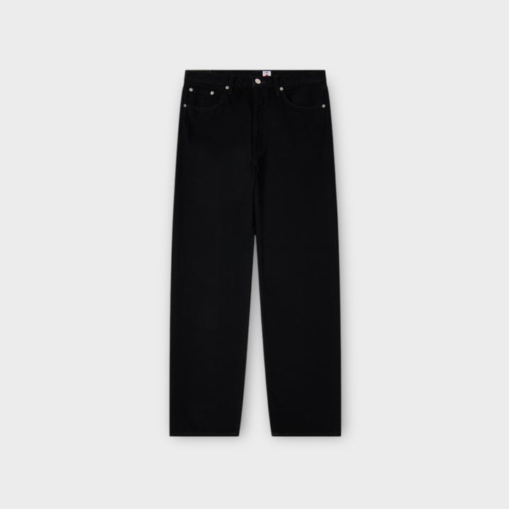 Edwin Loose Jeans i Black Unwashed set forfra med løs pasform og rå denimkvalitet.