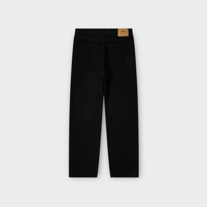 Benåbning på Edwin Loose Jeans i Black Unwashed med løs pasform og lige ben.