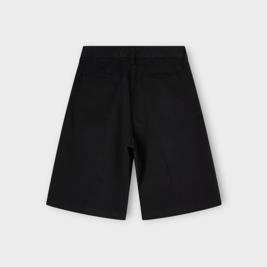 Edwin Adams shorts i sort til casual hverdagsbrug